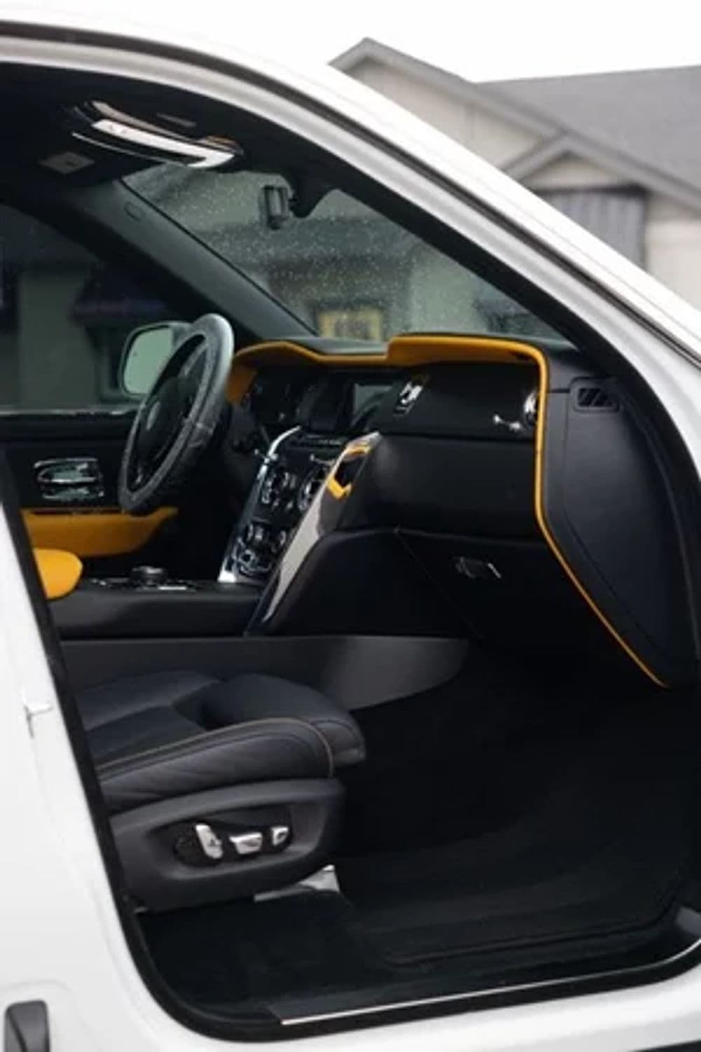 Gallery photos for Rolls Royce Cullinan: Image #5